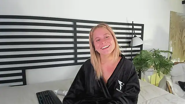 stefanny ruiz  online show from February 12, 4:00 pm