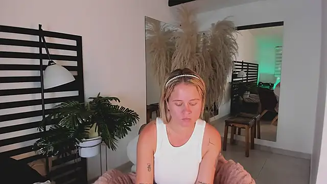 stefanny ruiz  online show from February 14, 3:58 pm