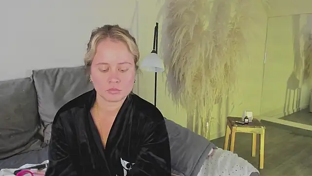 stefanny ruiz  online show from February 24, 3:53 pm