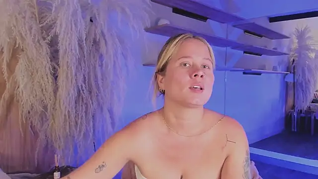 stefanny ruiz  online show from February 27, 3:15 pm