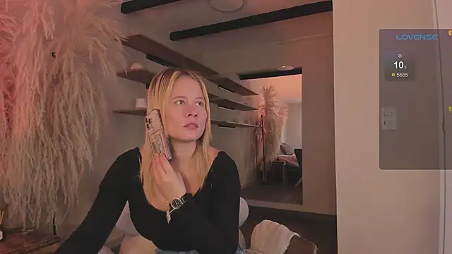 stefanny ruiz  online show from February 28, 12:31 pm