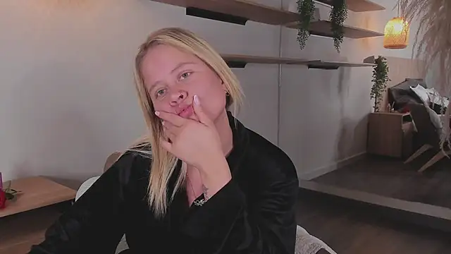 stefanny ruiz  online show from March 22, 3:20 pm