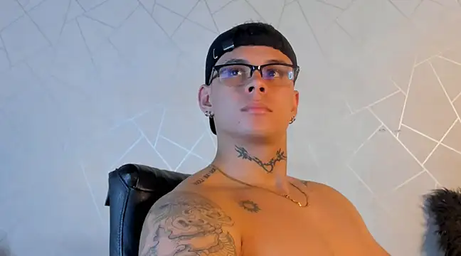 NoahhBrown online show from December 28, 6:49 am