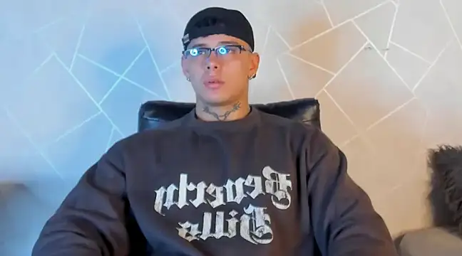 NoahhBrown online show from December 29, 3:44 am