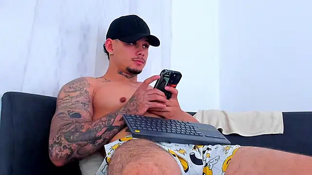 NoahhBrown online show from November 7, 1:16 am