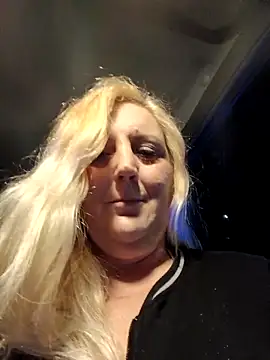 BecciDeluxe online show from December 22, 8:28 pm