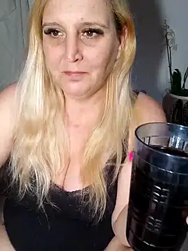 Snapshot of BecciDeluxe chatting on March 15, 2:56 pm BecciDeluxe online show from March 15, 2:56 pm