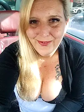 Snapshot of BecciDeluxe chatting on March 16, 8:51 am BecciDeluxe online show from March 16, 8:51 am