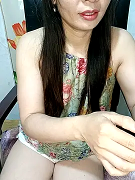 Snapshot of Blythe_69 chatting on October 31, 10:44 pm Blythe 69 online show from October 31, 10:44 pm