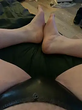 Snapshot of footsy35 chatting on July 25, 5:27 am footsy35 online show from July 25, 5:27 am