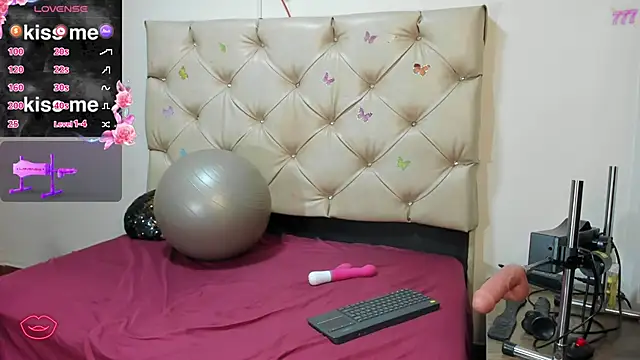 cleopatraa online show from April 20, 8:10 pm