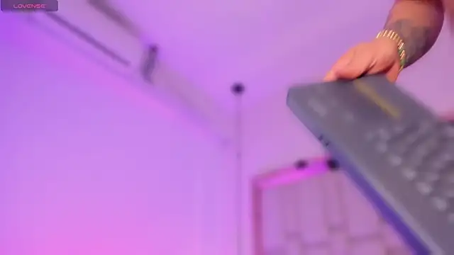 Kleverly Manson1 online show from March 13, 4:41 am