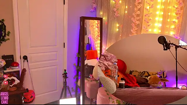 Snapshot of Angel-Lewd-Cake chatting on October 25, 5:15 am Angel-Lewd-Cake online show from October 25, 5:15 am