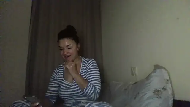 Linusya online show from November 15, 4:58 pm