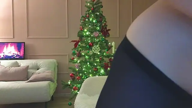 Lina-hill online show from December 31, 7:51 pm