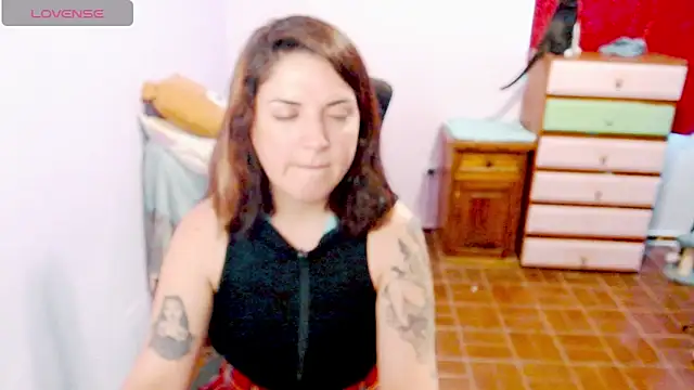 raquellov1 online show from November 2, 8:00 pm