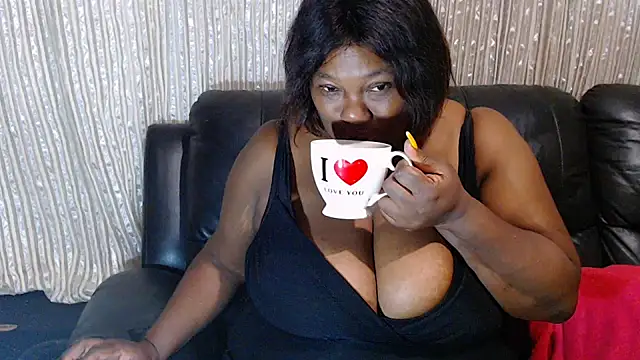 Snapshot of MATUREBUSSTY chatting on February 23, 12:41 am MATUREBUSSTY online show from February 23, 12:41 am