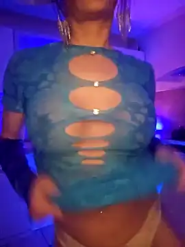 Snapshot of Luna_Kitanna chatting on December 6, 10:19 pm Luna Kitanna online show from December 6, 10:19 pm