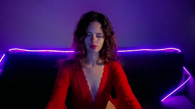 Snapshot of RubyAttwood chatting on February 20, 7:47 pm RubyAttwood online show from February 20, 7:47 pm