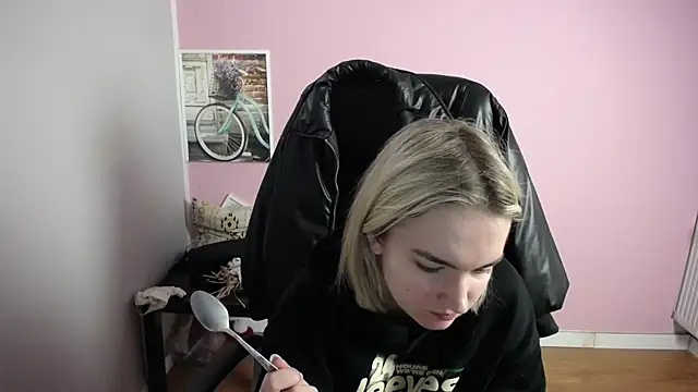 viktoria lovely online show from April 10, 6:18 am