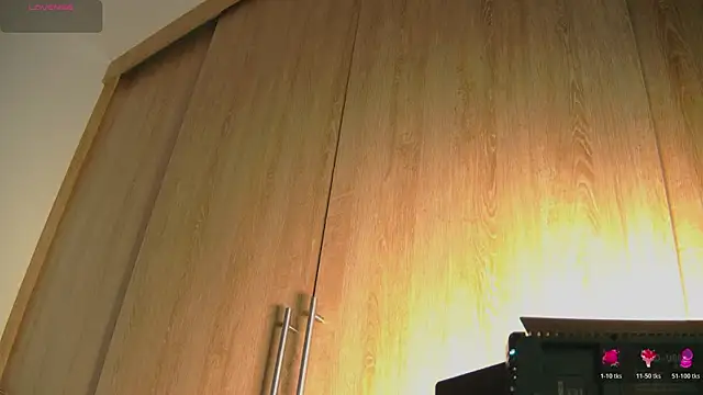 aidaadams online show from October 18, 11:11 am