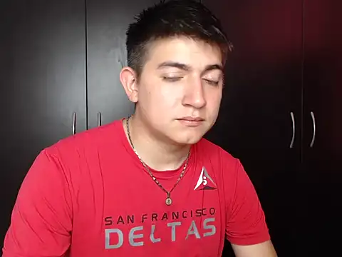 Snapshot of Andres02Smile chatting on May 12, 9:23 pm Andres02Smile online show from May 12, 9:23 pm