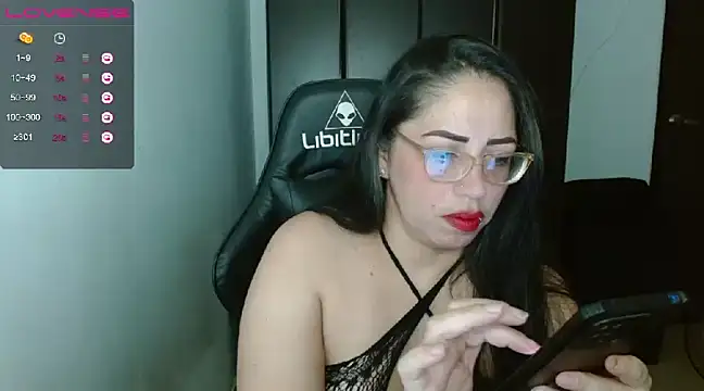 natashasmithe online show from December 10, 7:32 pm