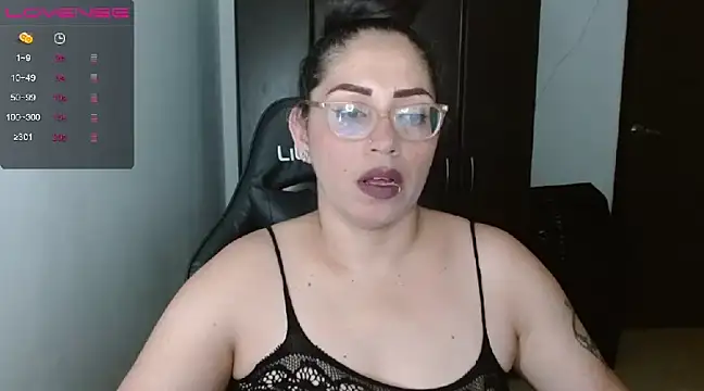 natashasmithe online show from December 19, 1:28 am