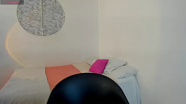 IsabelaVanegas  online show from January 10, 7:26 pm