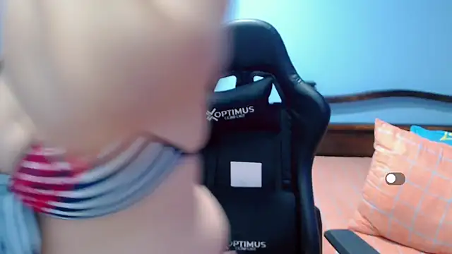 Snapshot of Lily_Benet1 chatting on November 8, 10:19 pm Lily Benet1 online show from November 8, 10:19 pm