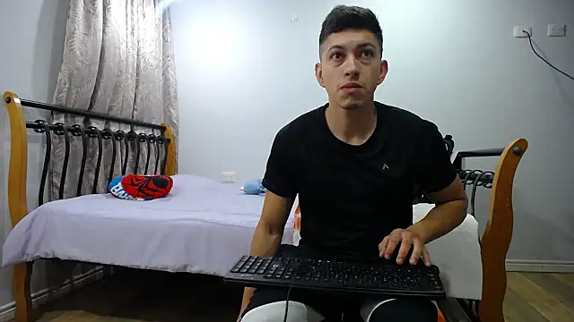 Snapshot of Iam_yourbabyprincess_XD chatting on February 23, 12:41 am Iam yourbabyprincess XD online show from February 23, 12:41 am