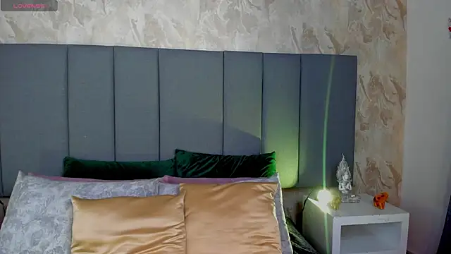 JulianaMiller online show from December 5, 12:19 am