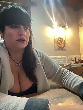 Snapshot of Sensualmente333 chatting on July 4, 12:22 pm Sensualmente333 online show from July 4, 12:22 pm