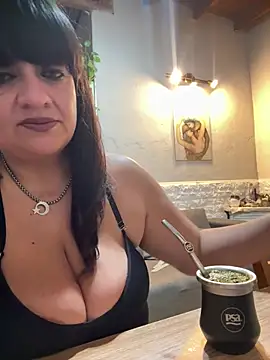 Snapshot of Sensualmente333 chatting on July 16, 11:49 am Sensualmente333 online show from July 16, 11:49 am