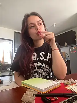 Scarletleon77 online show from May 6, 3:50 pm
