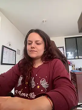 Snapshot of Scarletleon77 chatting on June 5, 1:17 pm Scarletleon77 online show from June 5, 1:17 pm