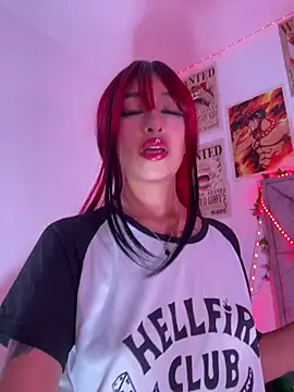 Snapshot of Hot_sophie_ chatting on May 25, 1:44 am Hot sophie online show from May 25, 1:44 am
