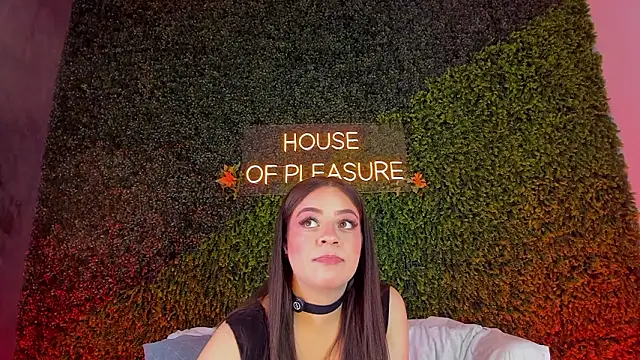 sarah-bonneth online show from March 3, 11:38 am