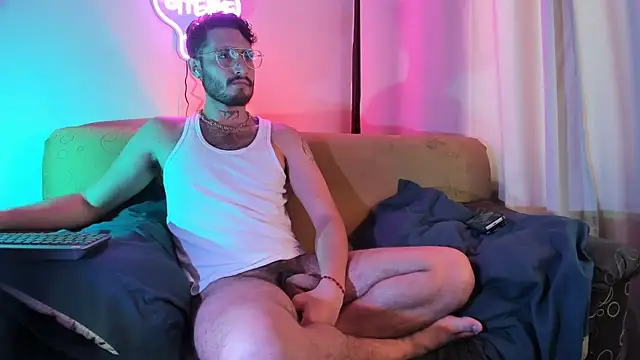 axel giracr online show from November 17, 6:35 pm