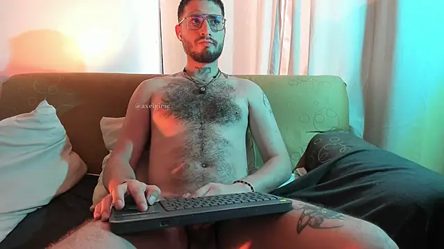 axel giracr online show from April 4, 6:49 pm