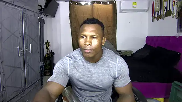 Snapshot of MedellinBlackx chatting on October 23, 5:23 pm MedellinBlackx online show from October 23, 5:23 pm