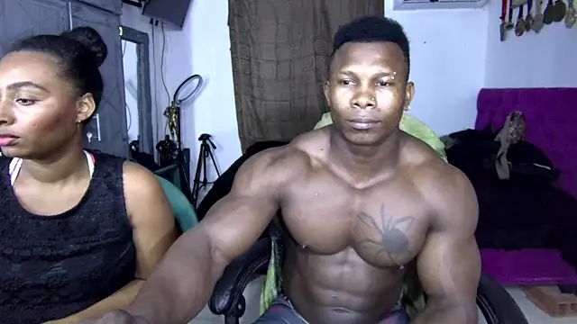 Snapshot of MedellinBlackx chatting on December 4, 1:15 am MedellinBlackx online show from December 4, 1:15 am