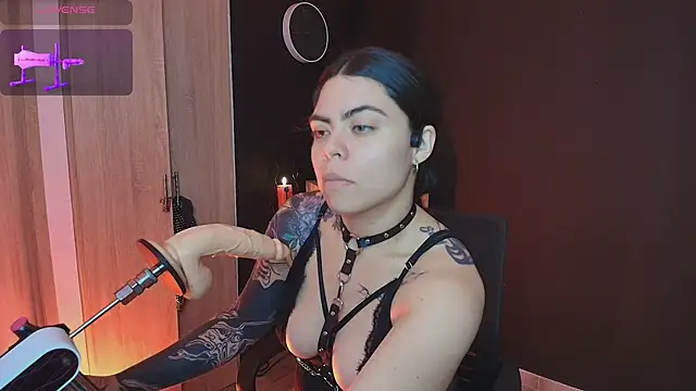 Snapshot of _WednesdayFriday_ chatting on November 12, 5:13 pm WednesdayFriday online show from November 12, 5:13 pm