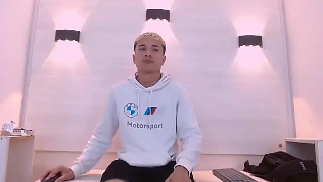 jeic 18 online show from November 8, 7:23 pm