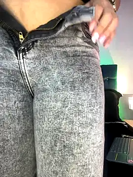 valentinabaez online show from November 17, 6:24 pm