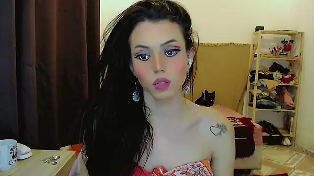 Snapshot of Sophie_Fantasys chatting on February 13, 1:01 am Sophie Fantasys online show from February 13, 1:01 am