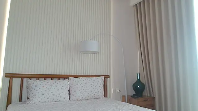 Pinpussyflower online show from April 6, 4:46 am