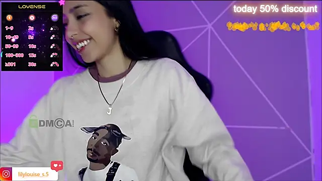 lilylouisee online show from December 3, 8:18 pm