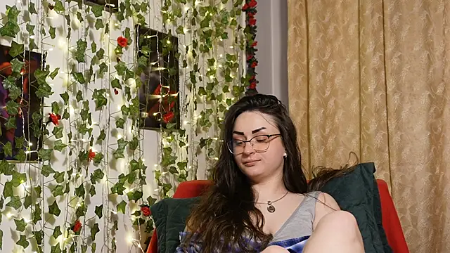 NaughtYHomemadE online show from January 14, 12:00 pm