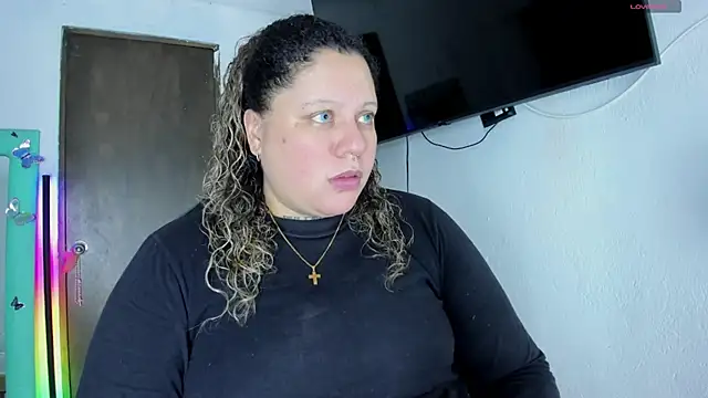 Snapshot of mariana_maze chatting on December 3, 3:41 am mariana maze online show from December 3, 3:41 am